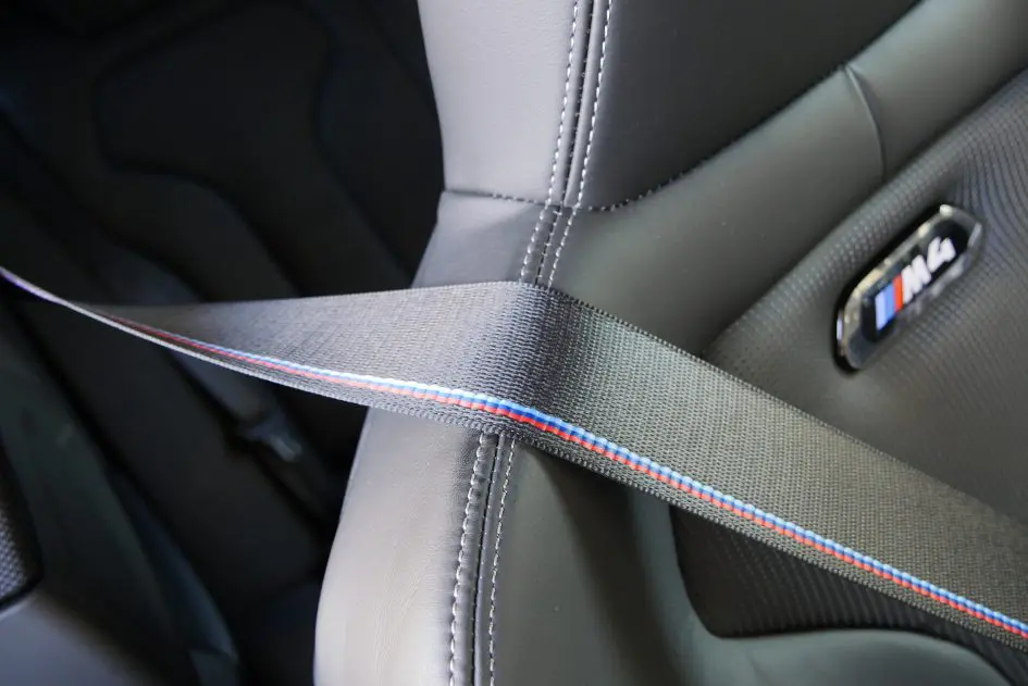studieag_bmw_newing_collarseat