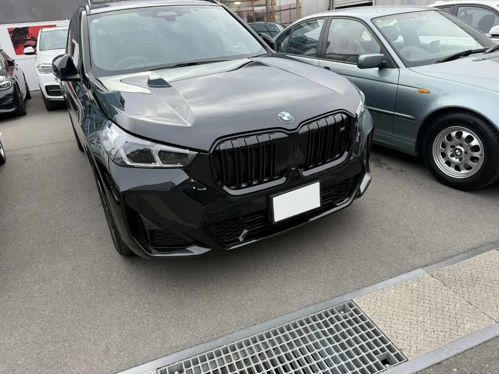 3DDesignカーボンフロントスポイラーをBMW U11 X1 20dへ装着いただき