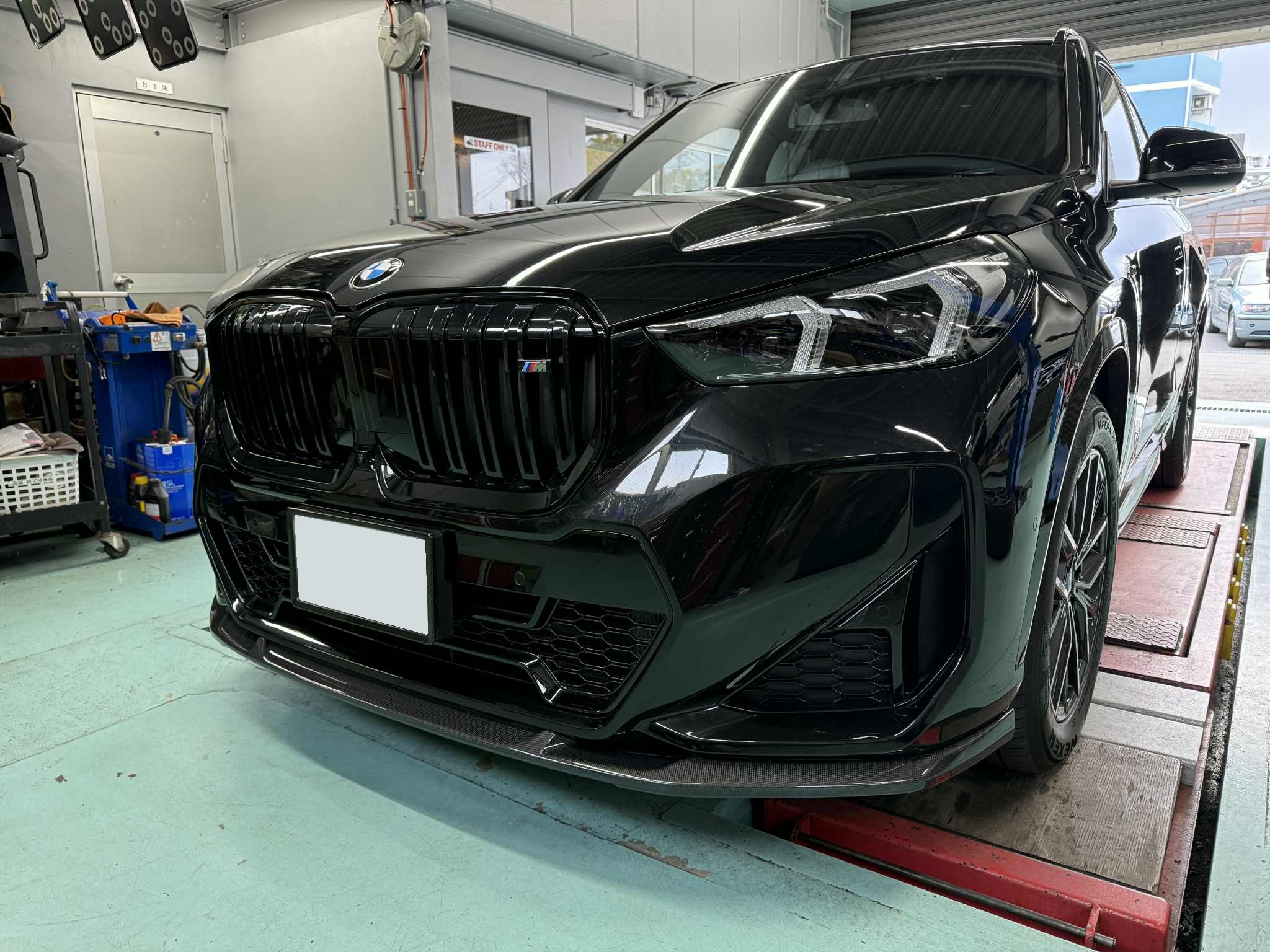 ビューエル x1 カーボンアーマーリミテッド国内100台限定車両 チンスポイラー 3DDesignカーボンフロントスポイラーをBMW U11 X1 20dへ装着いただき