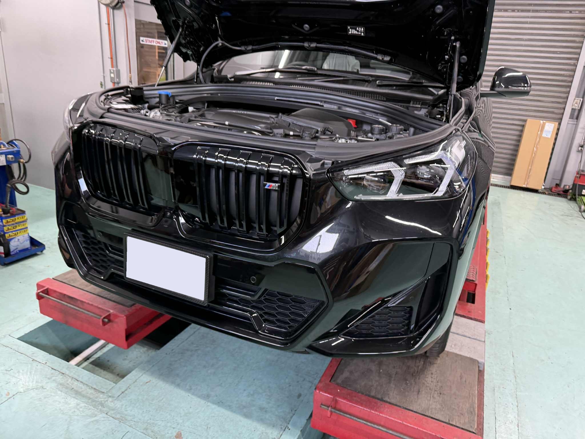 大きなグリルも引き締め抜群！BMW純正ShadowlineキドニーグリルをU11