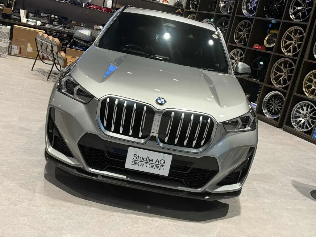 BMW U11 iX1のキドニーグリルを伝統スタイルのデザインへ(^_
