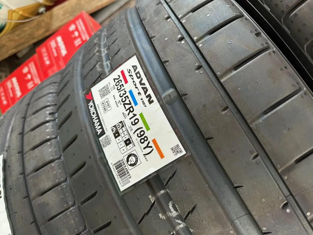BMW F87LCI M2CompetitionにもYOKOHAMA ADVAN Sport V107であります(^_