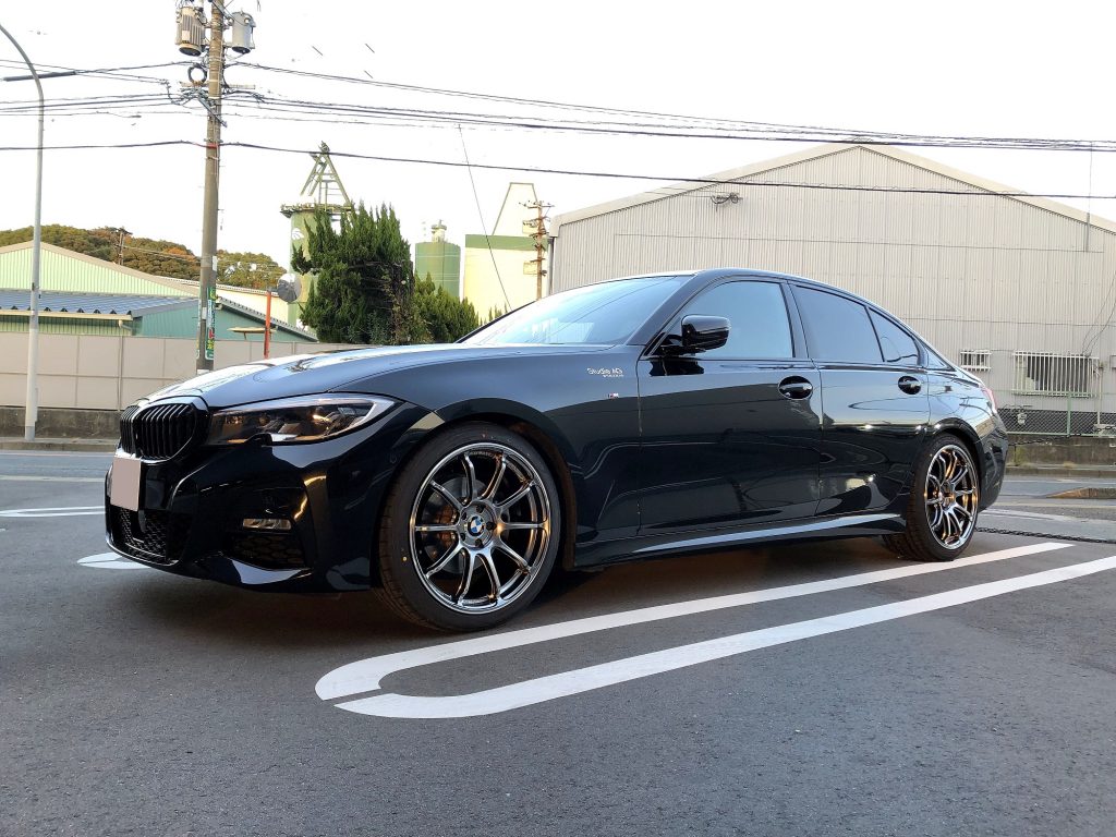 BMW3シリーズG20にADVANホイールRS3とADVANスポーツV105をセットで取付!BMWセンターキャップもキラリと輝いてます!