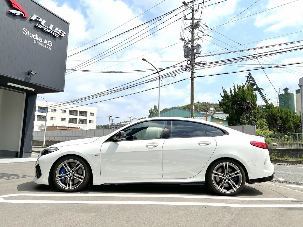 九州のBMW専門店スタディ福岡。
スタディオリジナルブーストアップモジュールにプラズマダイレクトでモアパワー!COXボディダンパーとアイバッハ車高調整でしなやかさと高い運動性能を!とにかく面白い(^^)