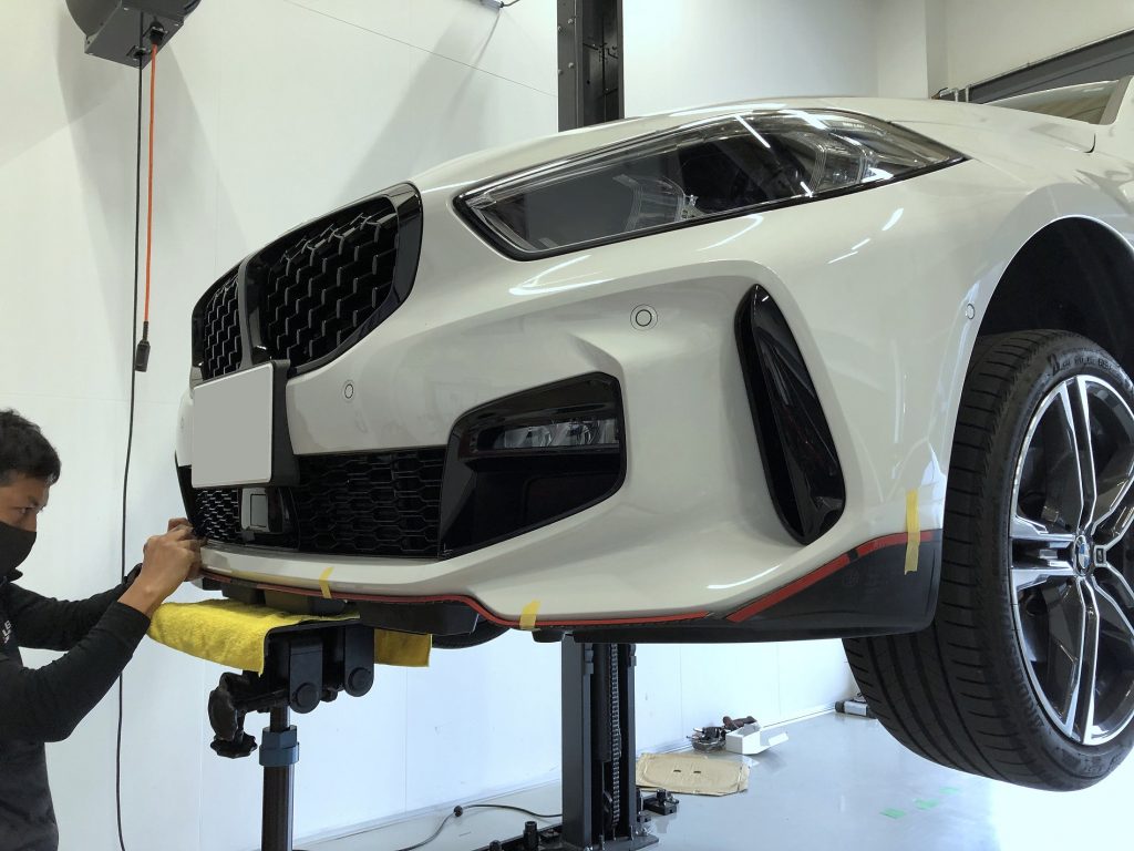 スタディ福岡にてBMW1シリーズF40にBMWMパフォーマンスフロントスポイラー取付です!