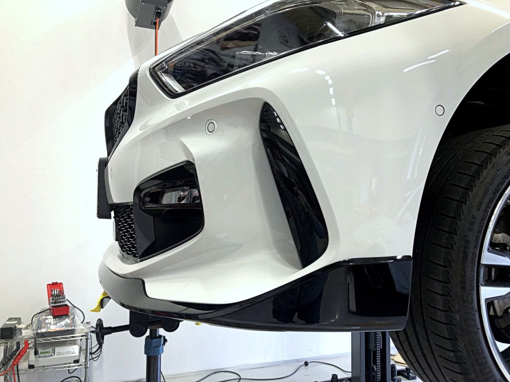 スタディ福岡にてBMW1シリーズF40にBMWMパフォーマンスフロントスポイラー取付です!