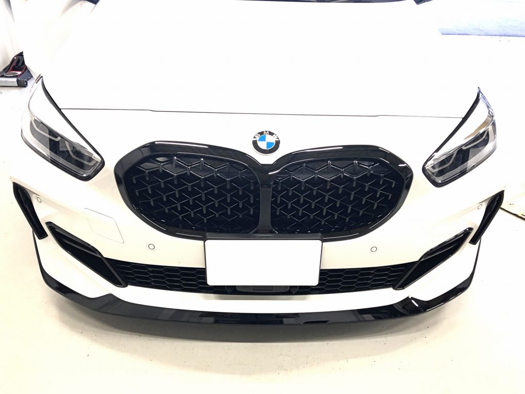 スタディ福岡にてBMW1シリーズF40にBMWMパフォーマンスフロントスポイラー取付です!