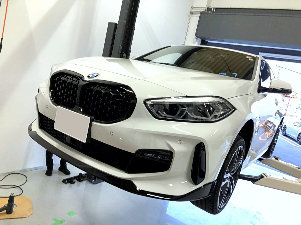 スタディ福岡にてBMW1シリーズF40にBMWMパフォーマンスフロントスポイラー取付です!