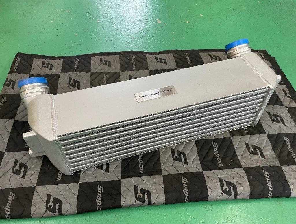 bmw_studie_tuning_bmw_intercooler_eventuri_intake_csf