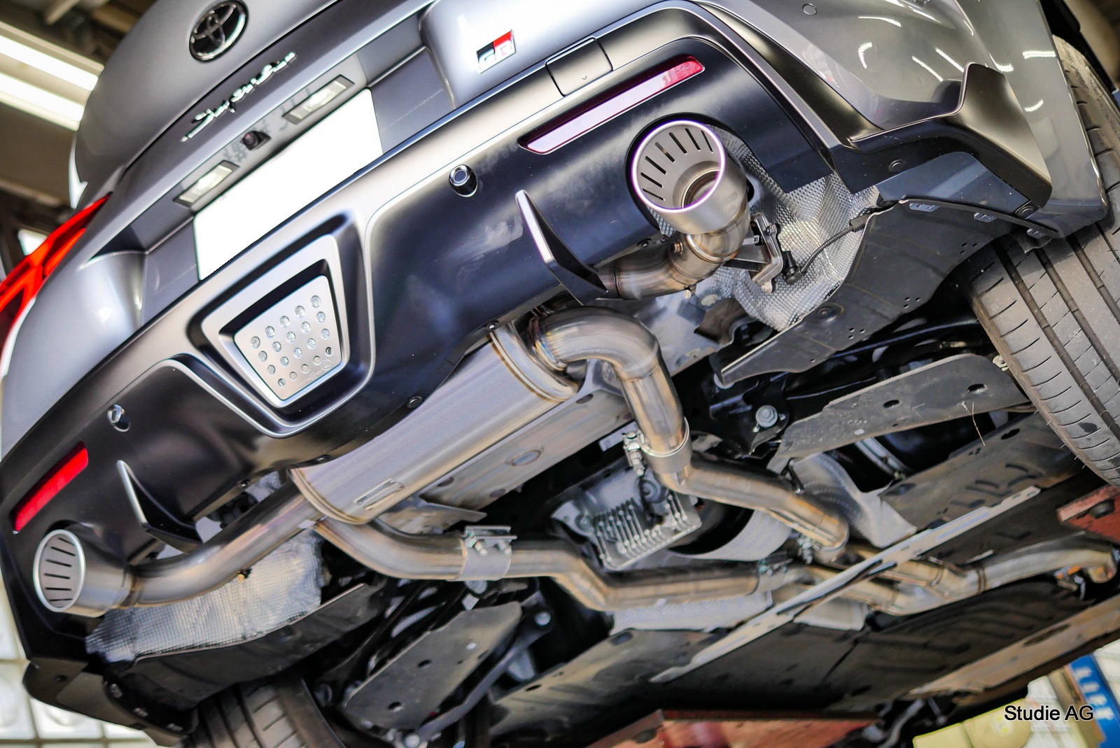ASSOCIATED B4メカ付き車体 入手困難新品付属品多数 スペアボディ ASSOCIATED B4メカ付き車体 入手困難新品付属品多数