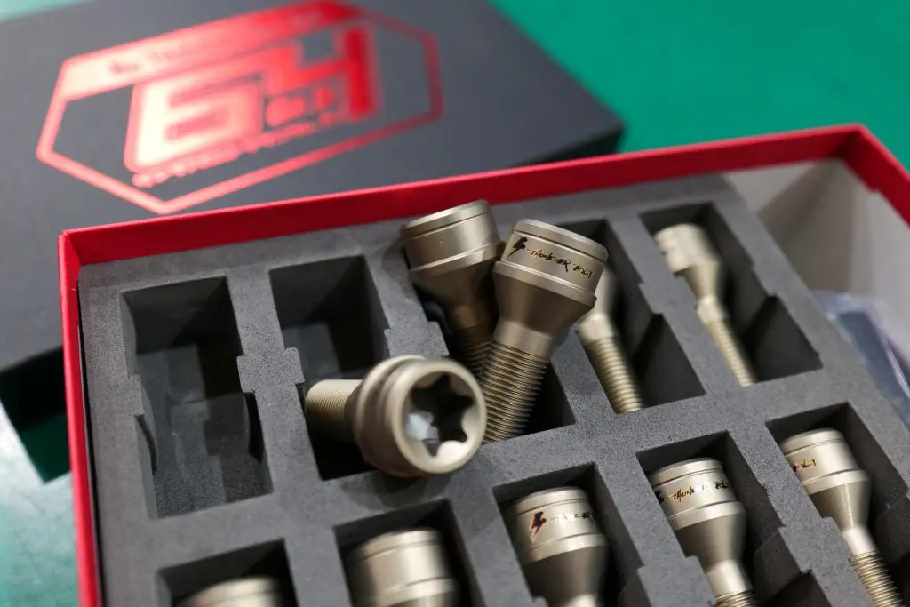 サンダーボルト チタンナット20個セット