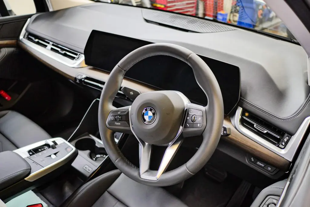 新型BMWアクティブツアラー！U06にDIAMOND SWELL ヘットライトフィルム