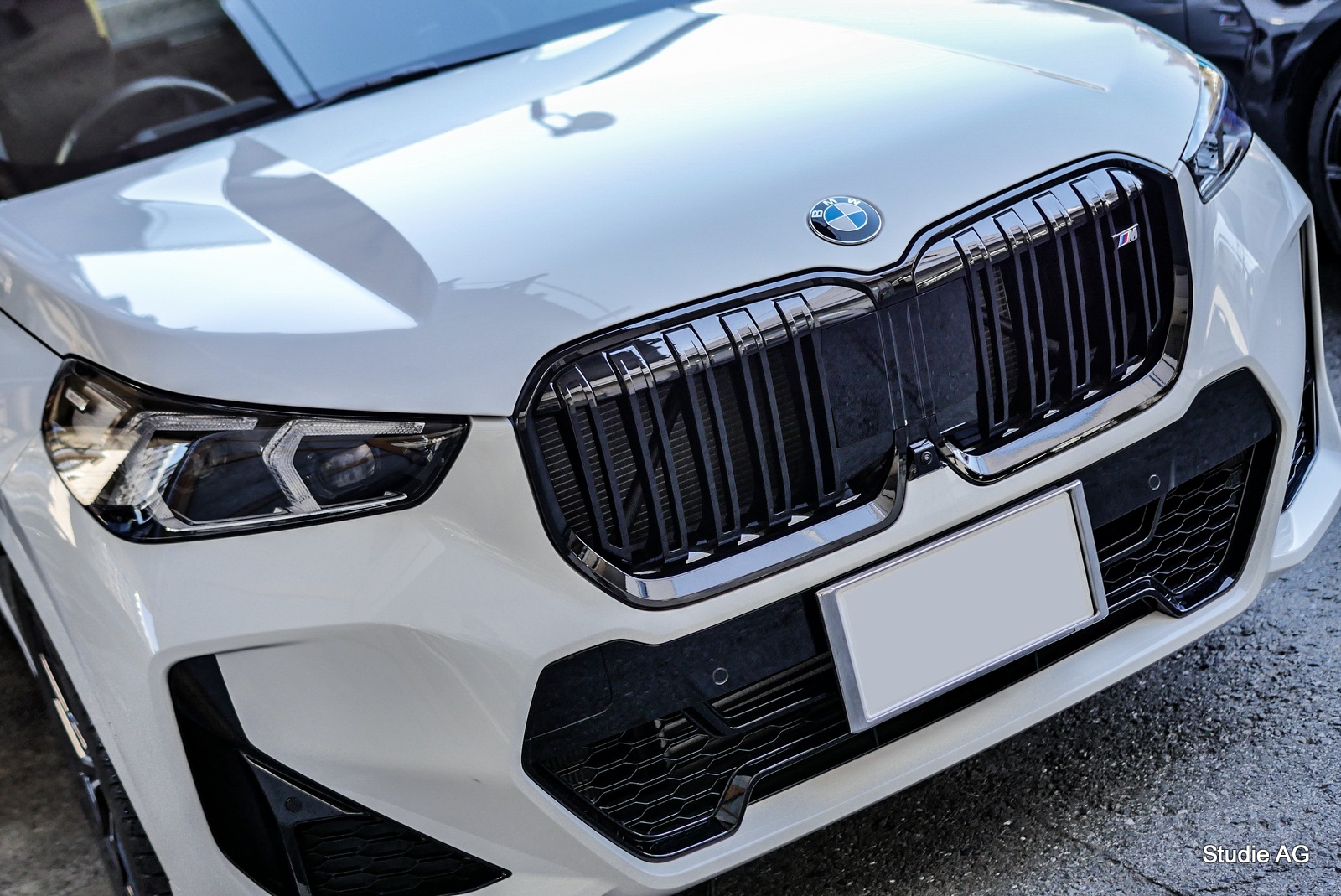 イメチェン度大なキドニーグリル交換♪BMW U11 X1にM35i流用パターン 