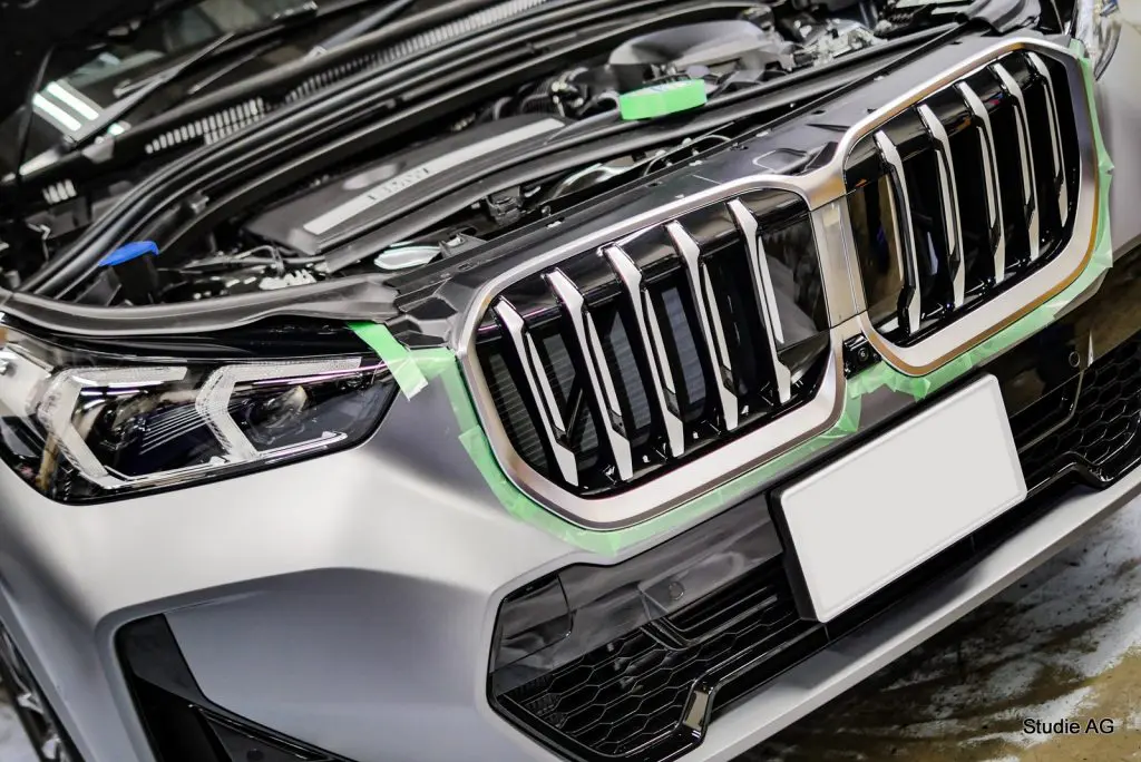 BMWのフェイスを引き締める!人気の純正ブラックキドニーグリル BMWのフェイスを引き締める!人気の純正ブラックキドニーグリル