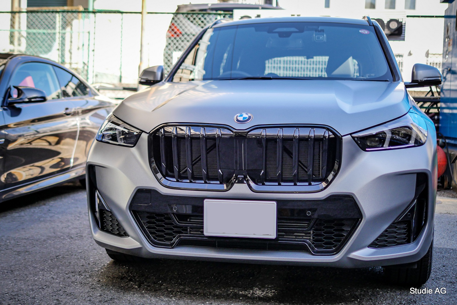 BMWのフェイスを引き締める！人気の純正ブラックキドニーグリル