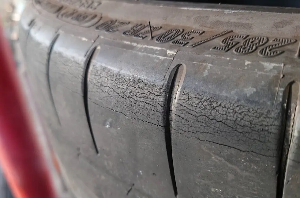 BMW M4のタイヤを交換リフレッシュ！安心で楽しいドライブのために