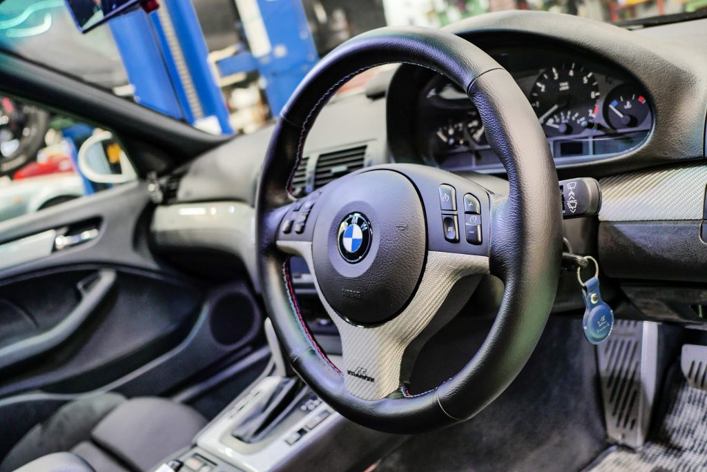BMW E46 MスポーツステアリングをVERSPIELTカスタムオーダー