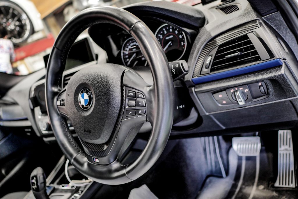 VERSPIELT(ファスピエルト)カスタムステアリング Carbon&Leather
BMW F20 スポーツエアーバック