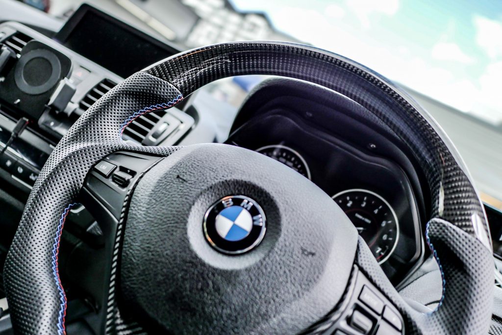 VERSPIELT(ファスピエルト)カスタムステアリング Carbon&Leather
BMW F20 スポーツエアーバック