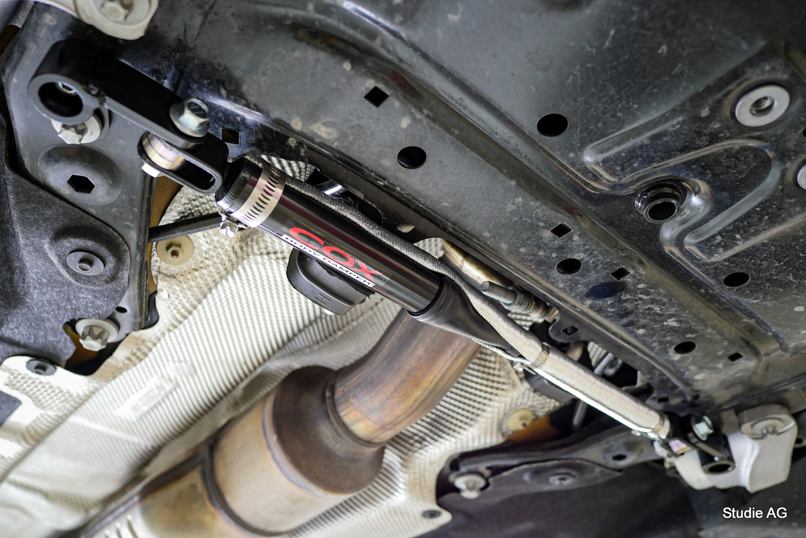 初めて自分のBMWにCOX BODY DAMPERを装着して感動したときの話